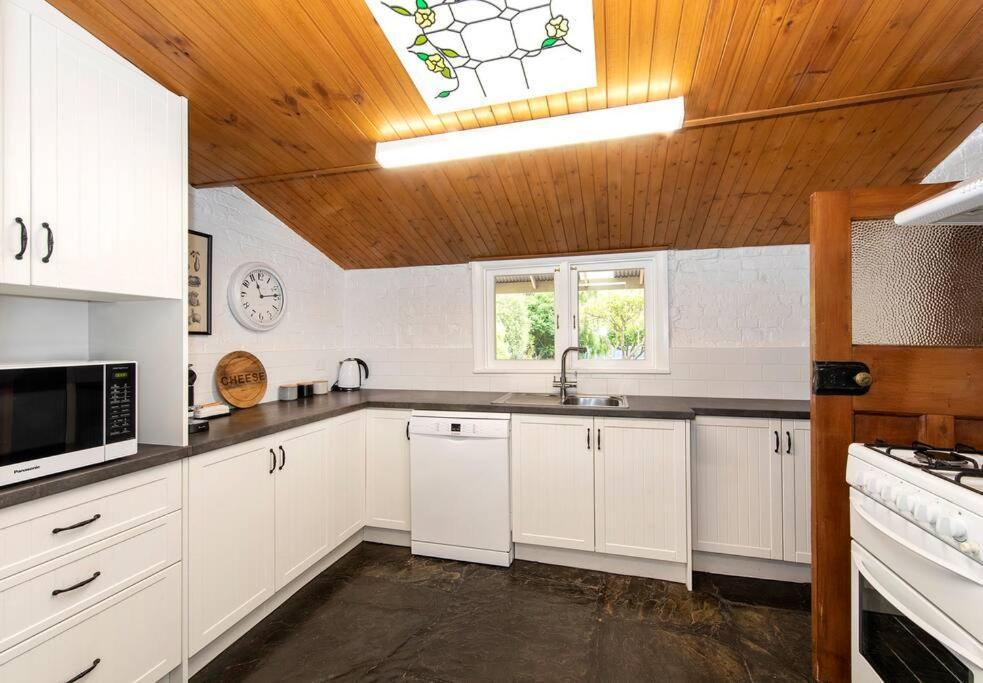 Willunga Cottage- Sleeps 6 Pool Экстерьер фото